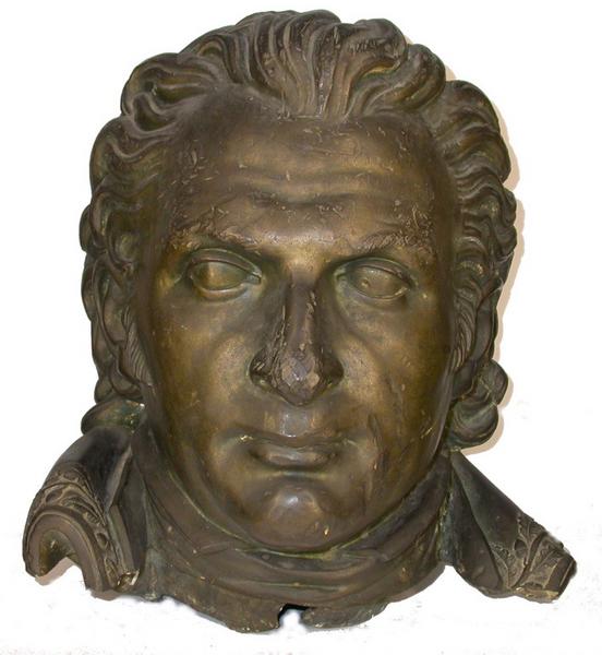 Tête de la statue du général Pichegru