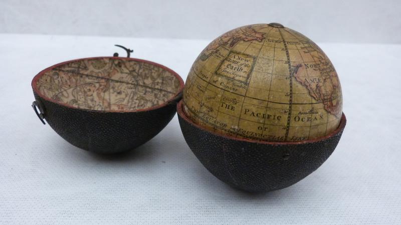 Globe terrestre avec étui en cuir