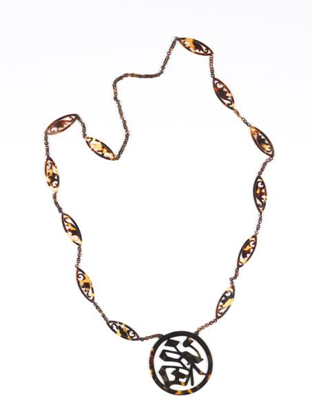 Collier en écaille de tortue