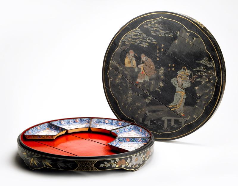 Boîte circulaire avec coupelles