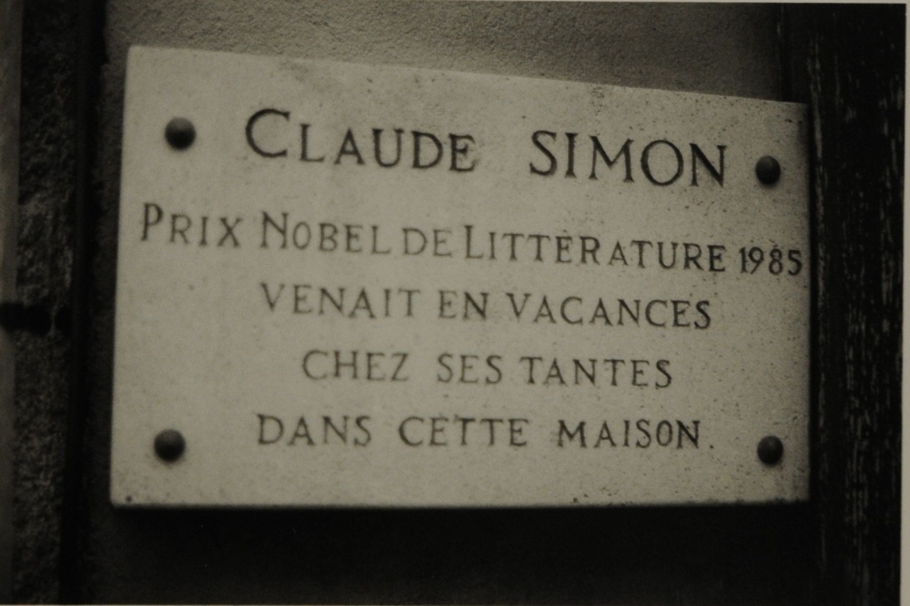 Plaque rappelant les visites ou séjours de Claude Simon, 2008