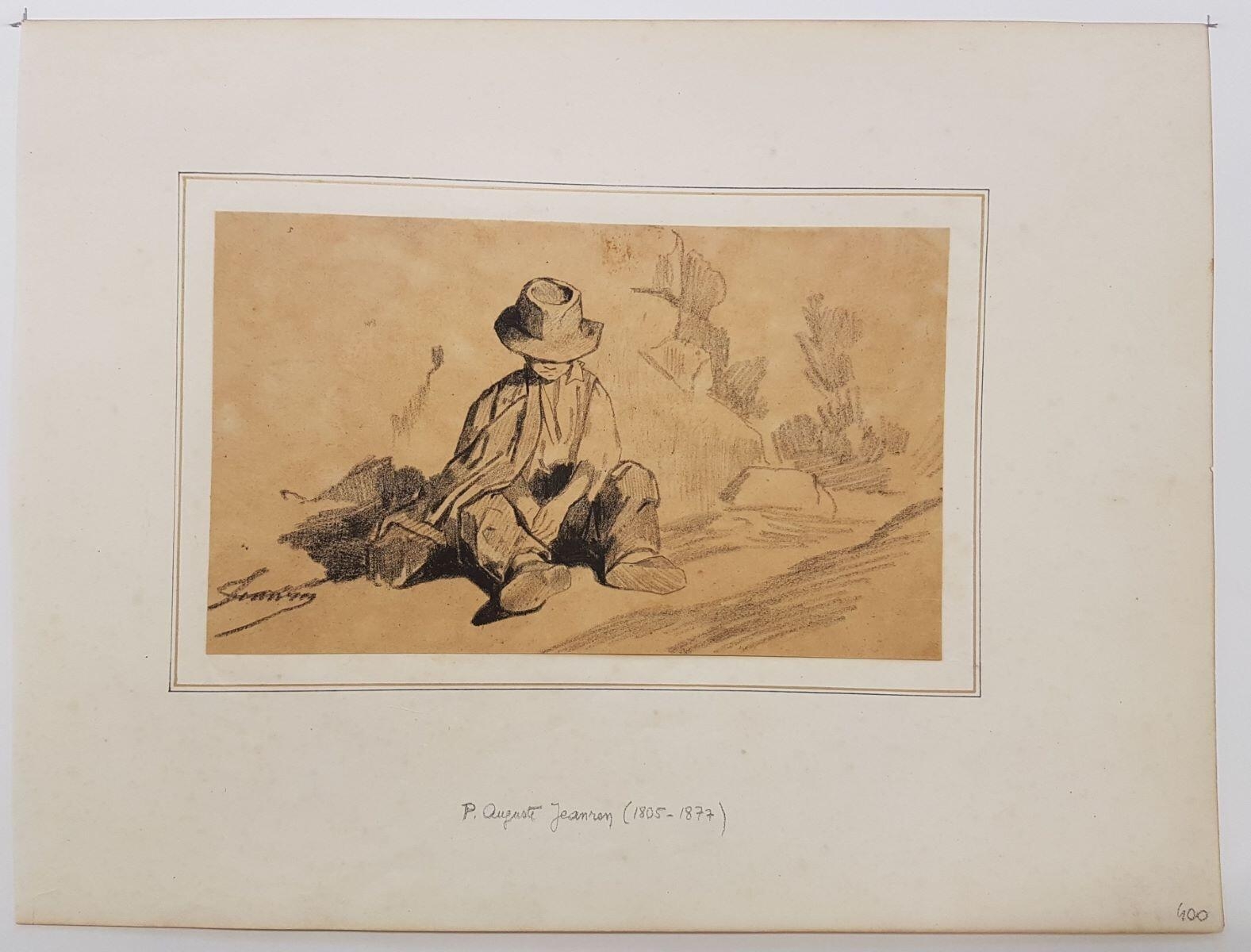 Jeune garçon assis