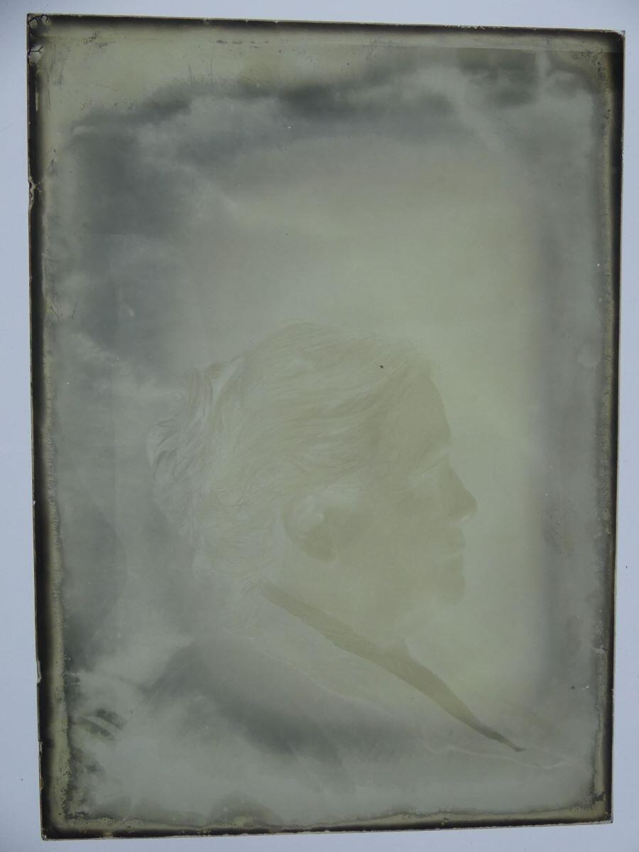 Marie-Louise Vallery-Radot, née Pasteur, en buste, de profil