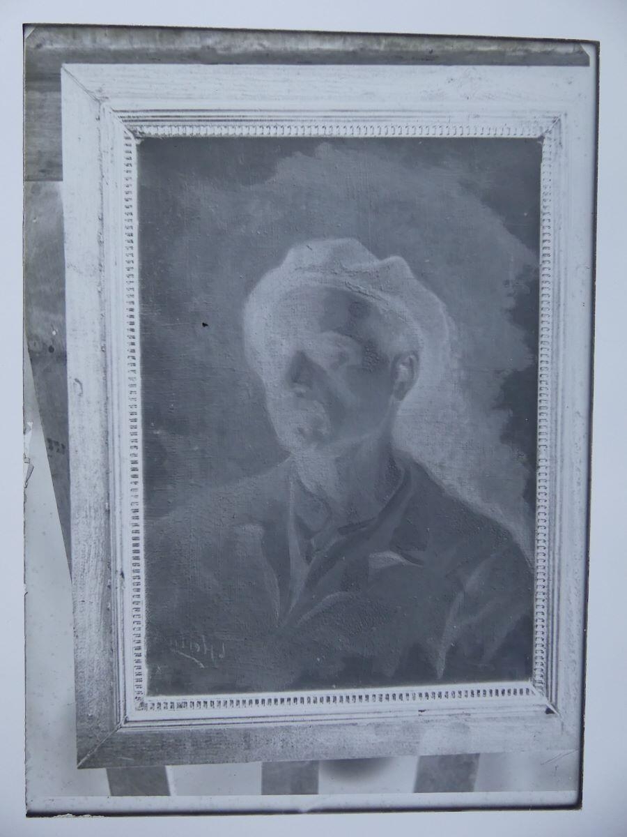 Autoportrait peint de Louis Hertig : tableau posé dans l'atelier