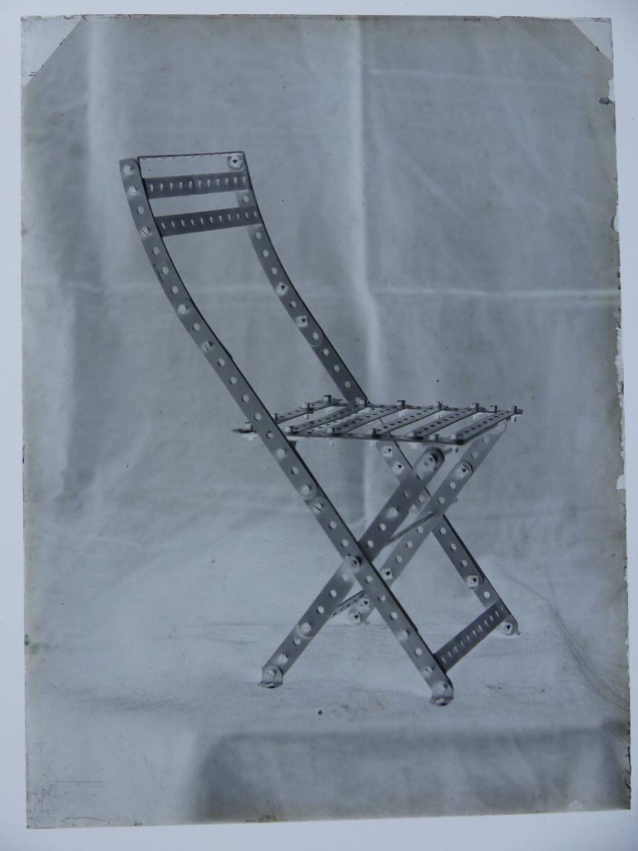 Chaise en Meccano (jouet de James Hertig ?)