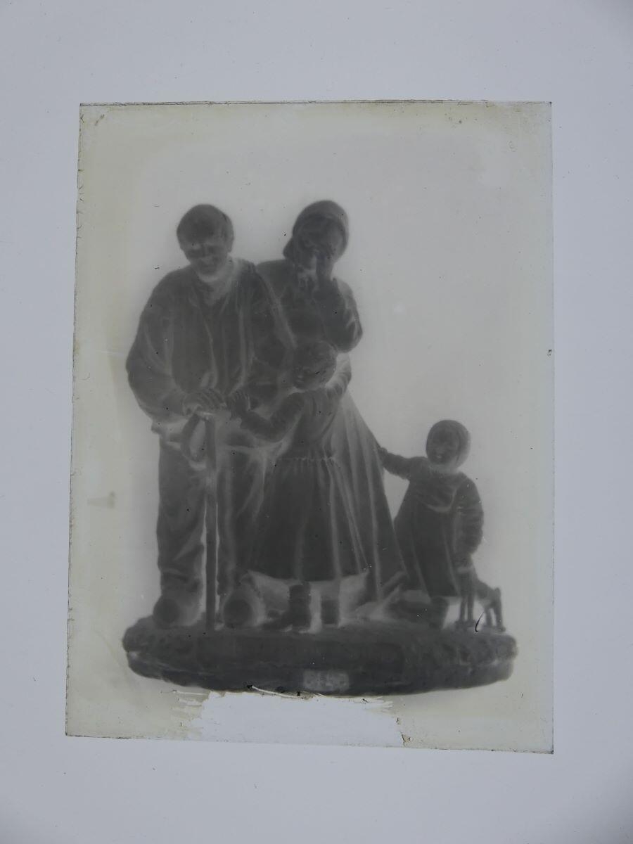 Le groupe sculpté "Ceux qui restent" photographié dans l'atelier