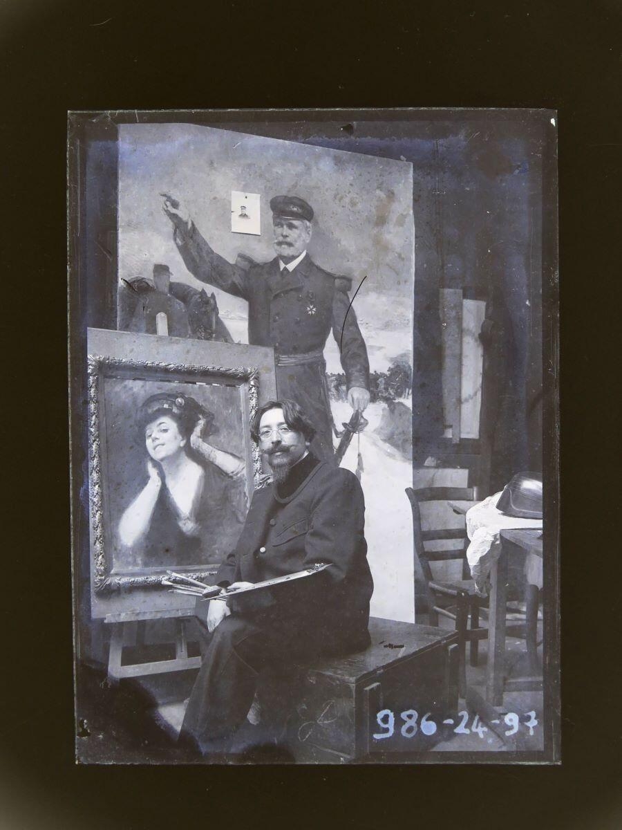 Portrait du peintre Léon Tirode devant son chevalet