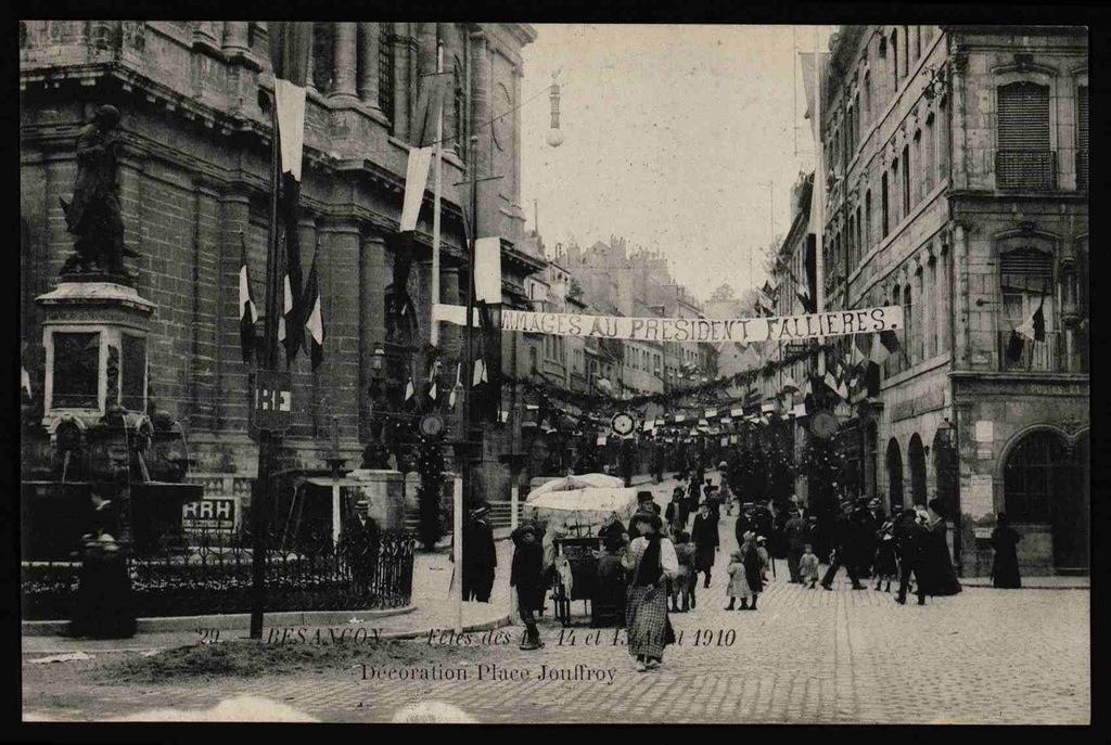 BESANÇON - Fêtes des 13, 14 et 15 Août 1910 - Décoration Place Jouffroy