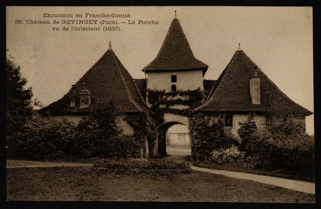 Excursion en Franche Comté - 88. Château de GEVINGEY (Jura) - Le Porche vu de l'intérieur (1637)