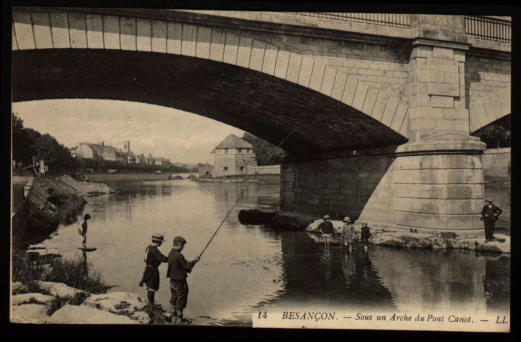 BESANÇON - Sous un Arche du Pont Canot