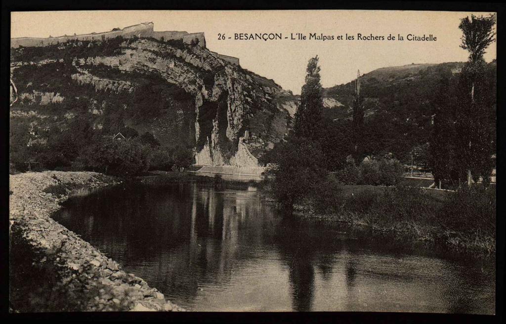 BESANÇON - L'Île Malpas et les Rochers de la Citadelle