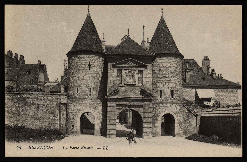 BESANÇON - La Porte Rivotte