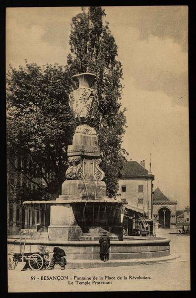 BESANÇON - Fontaine de la Place de la Révolution - Le Temple Protestant