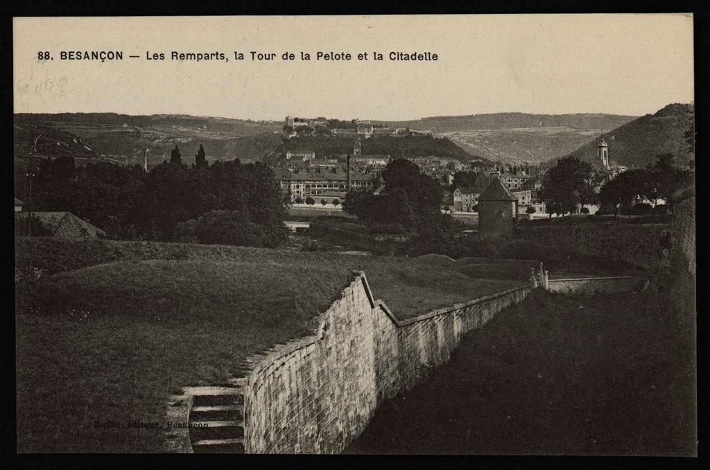 BESANÇON - Les remparts - la Tour de la Pelote et la Citadelle