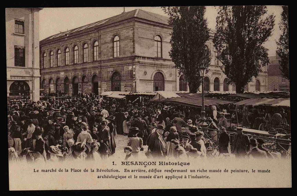 BESANÇON - Le marché de la Place de la Révolution