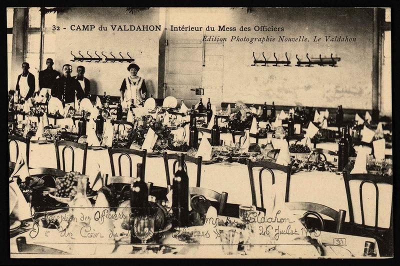 32 - CAMP du VALDAHON - Intérieur du Mess des Officiers