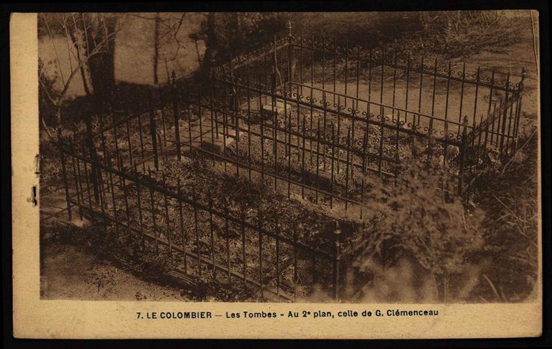 7. LE COLOMBIER - Les Tombes - Au 2° plan, celle de G.Clémenceau