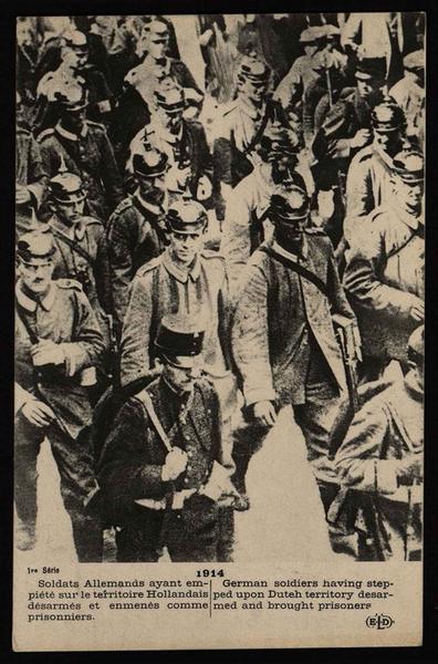 1914 - Soldats Allemands ayant empiété sur le territoire Hollandais désarmés et emmenés comme prisonniers
