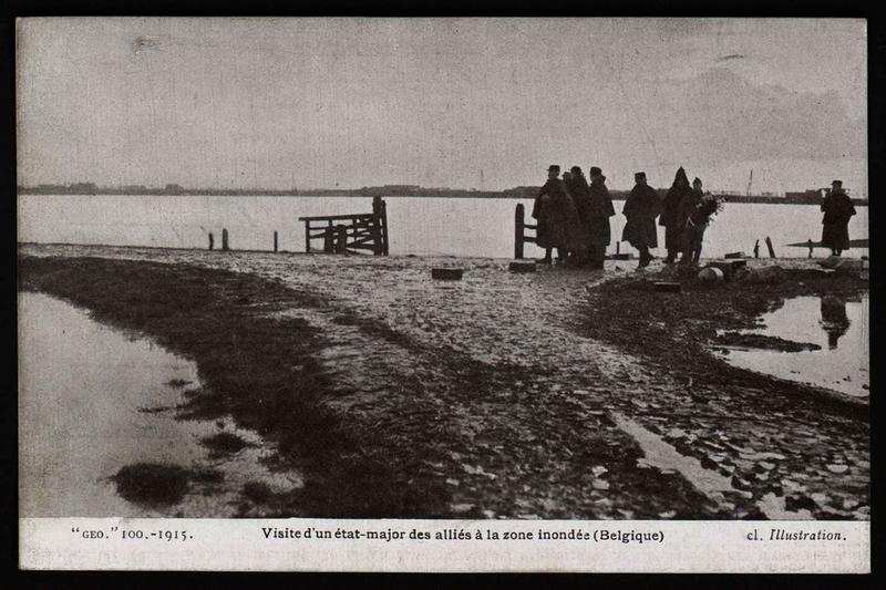 Visite d'un état-major des alliés à la zone inondée (Belgique)