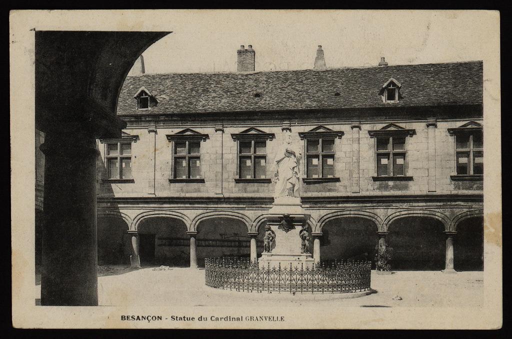 BESANÇON - Statue du Cardinal Granvelle