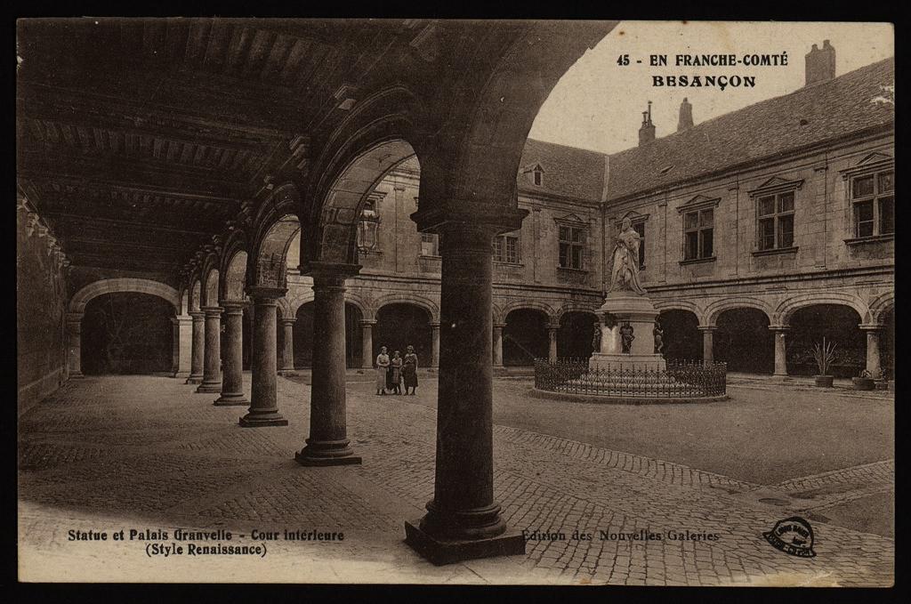 EN FRANCHE-COMTE - BESANÇON - Statue et Palais Granvelle - Cour intérieure (Style Renaissance)