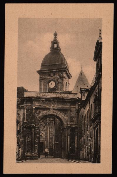 BESANÇON - LA PORTE NOIRE ET LA CATHEDRALE