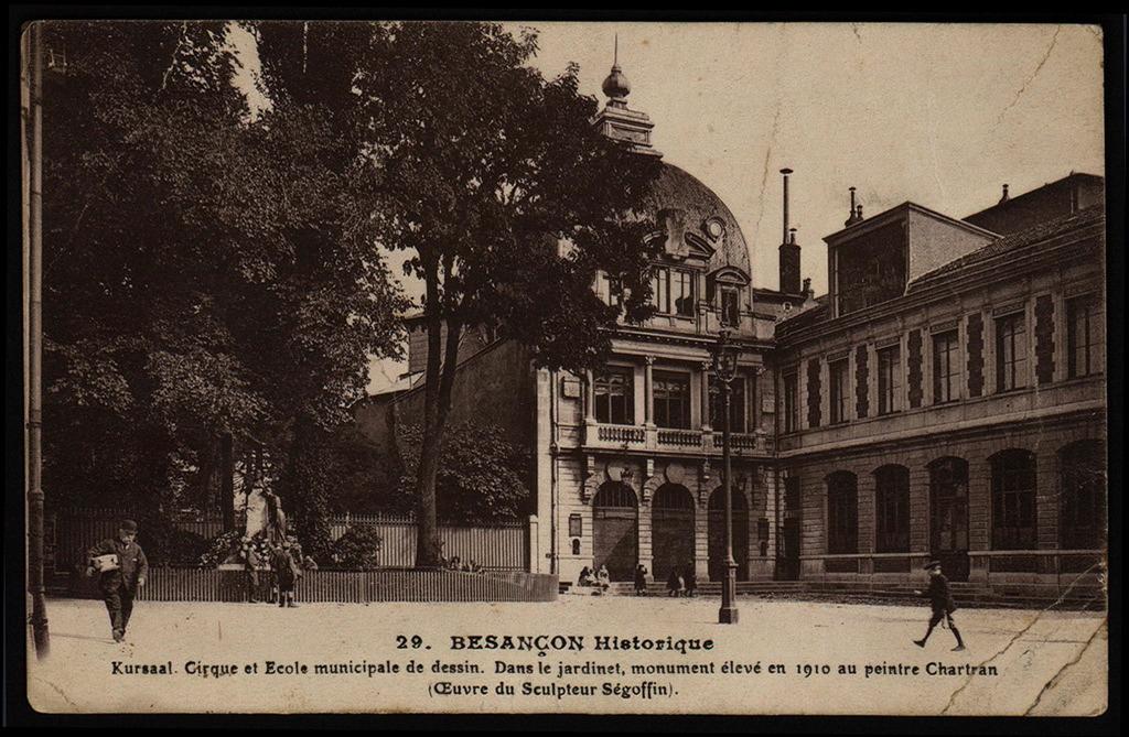BESANÇON - Kursaal - Cirque et Ecole municipale de dessin. Dans le jardinet, monument élevé en 1910 au peintre Chartran (Oeuvre du Sculpteur Ségoffin)