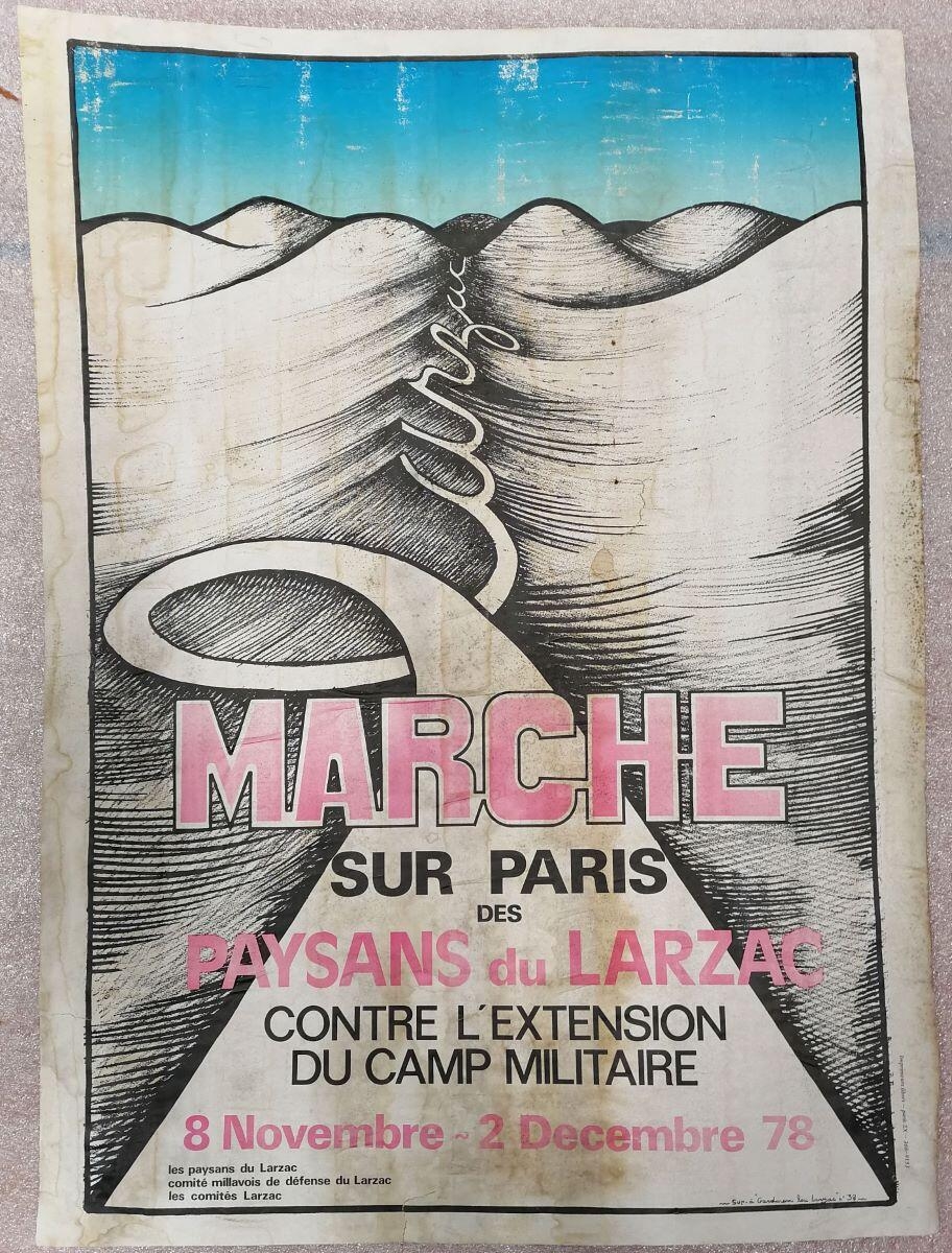 MARCHE SUR PARIS DES PAYSANS DU LARZAC CONTRE L'EXTENSION DU CAMP MILTAIRE