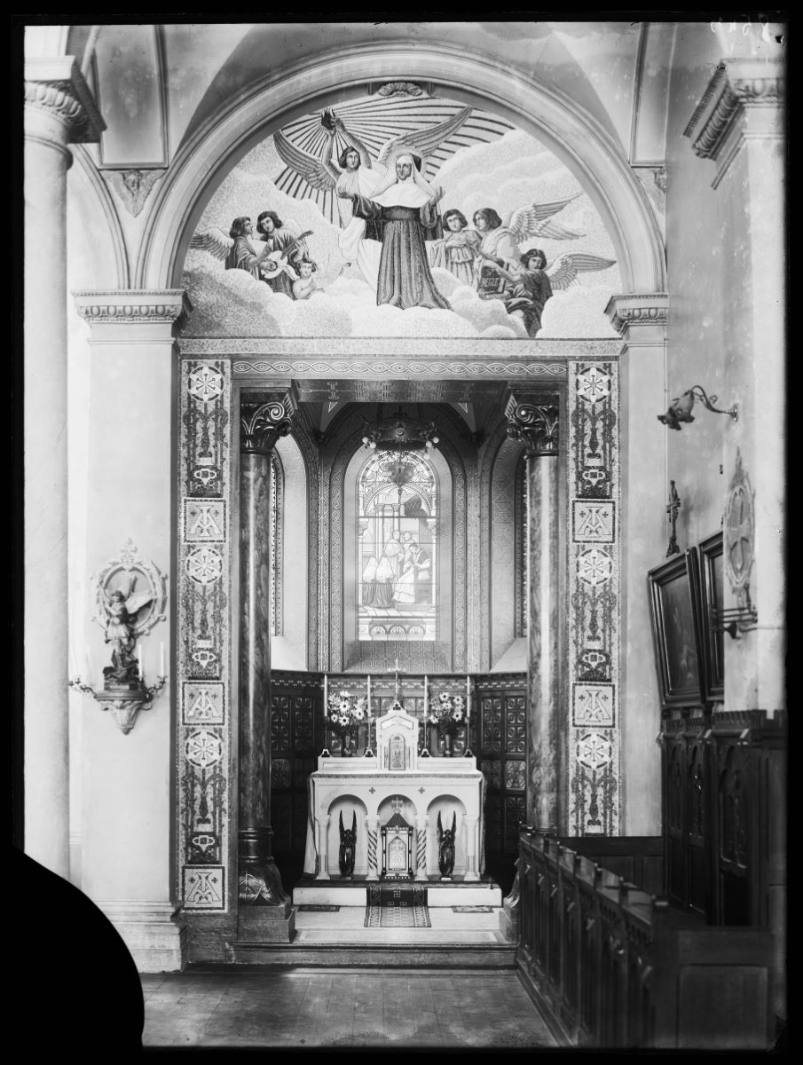 Intérieur d'une église