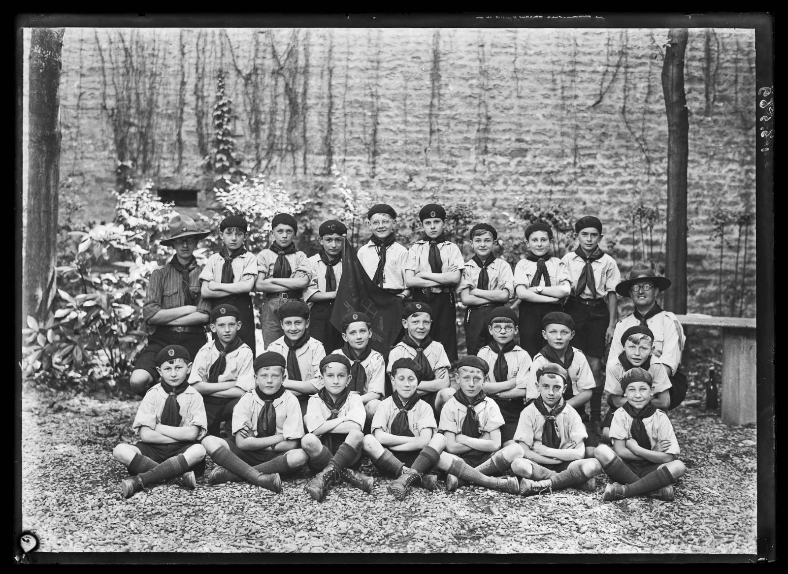 Portrait d'un groupe de scouts