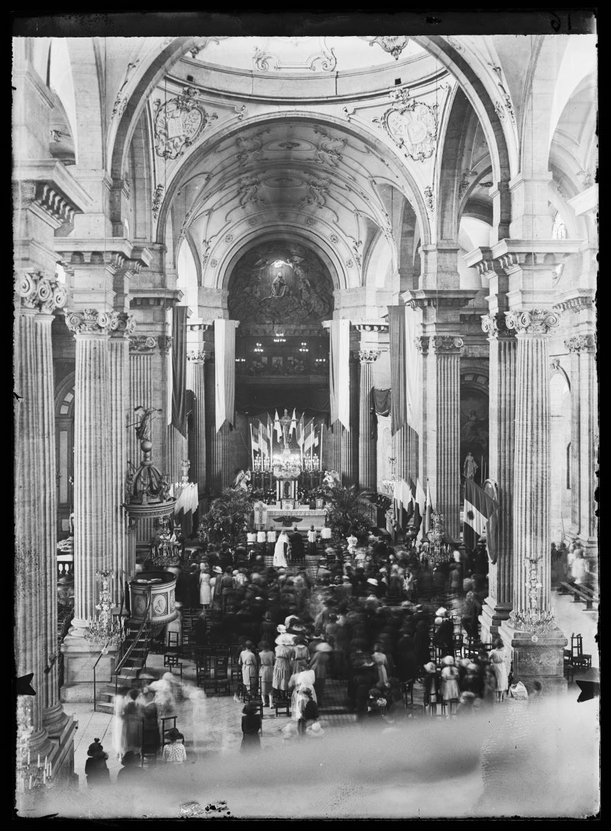 Célébration d'un mariage dans une église