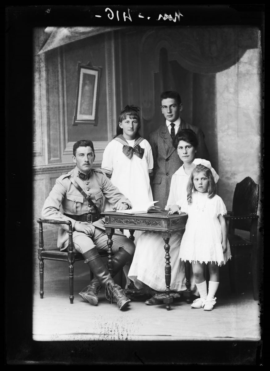 Portrait d'un couple et de leurs enfants