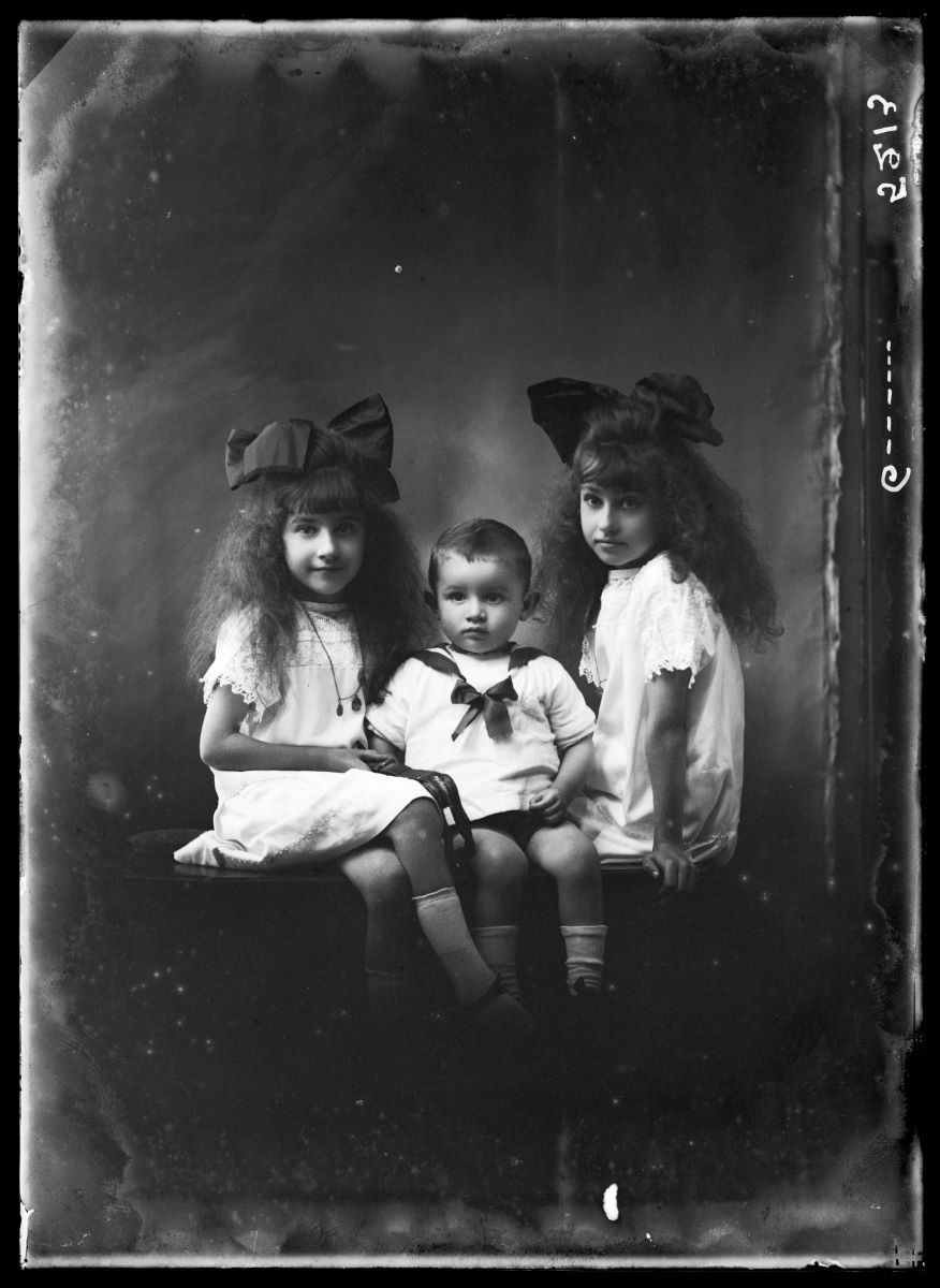 Portrait de trois enfants