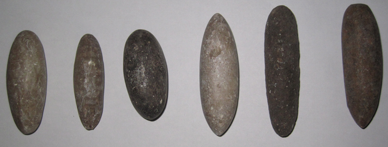 Olives taillées (pierres de frondes canaques)