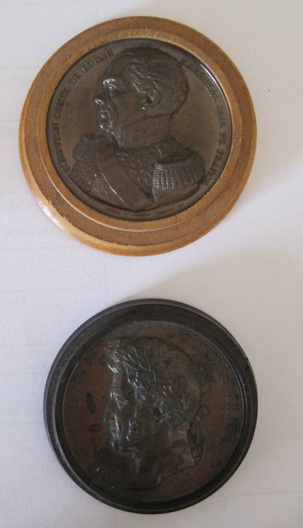 Deux médailles de commémoration