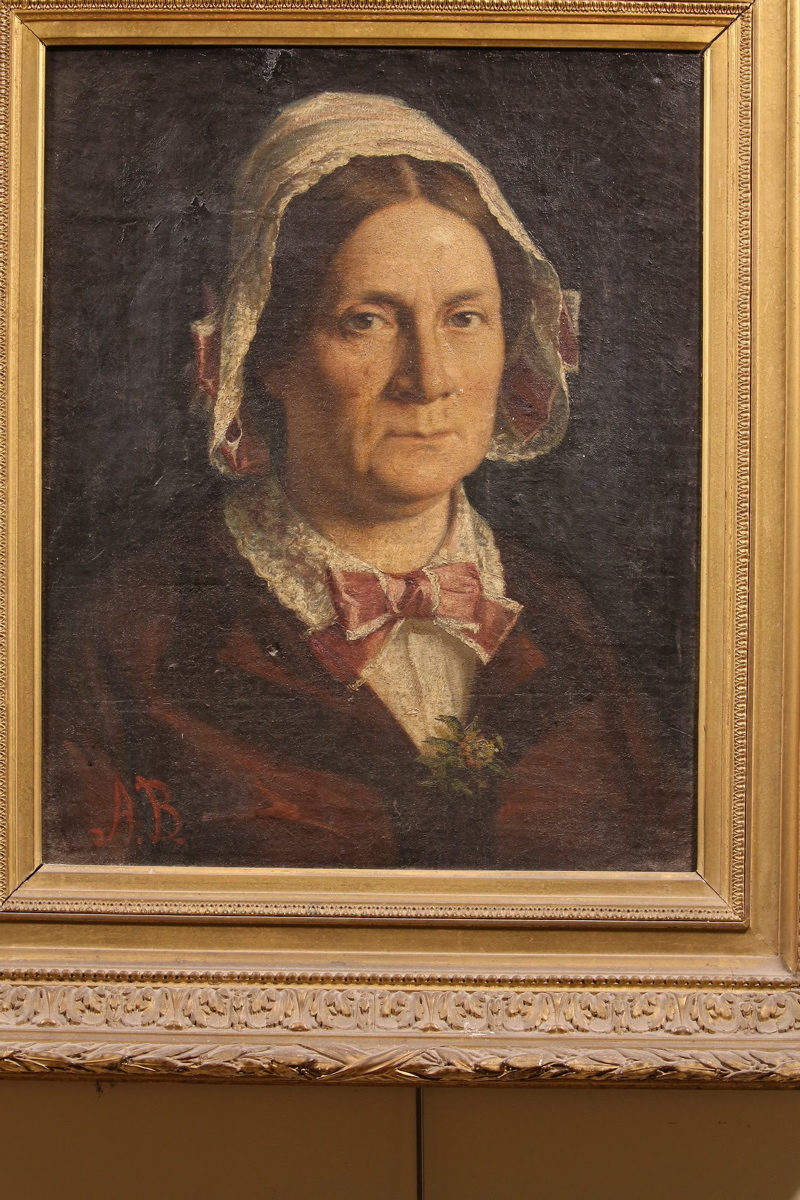 Femme au bonnet blanc