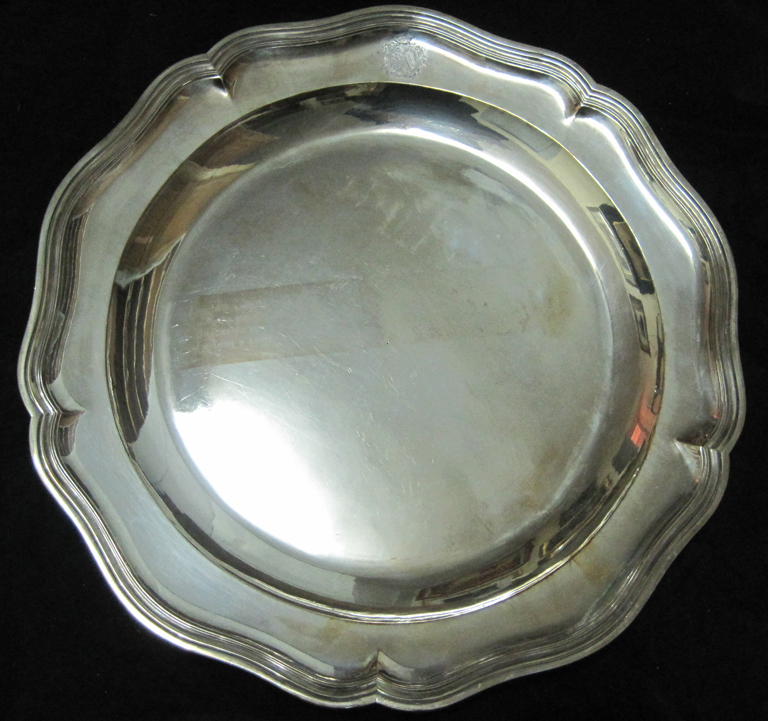 Plat rond, modèle filet contours