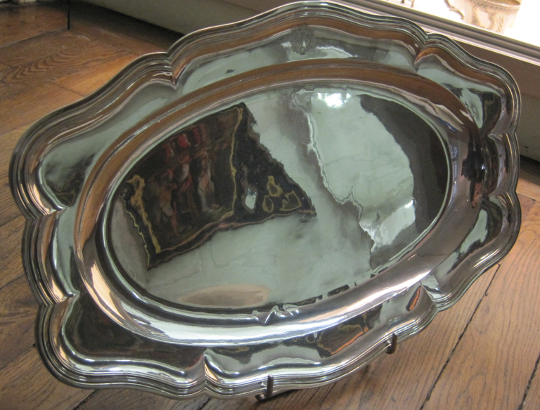 Plat ovale, modèle filet contours
