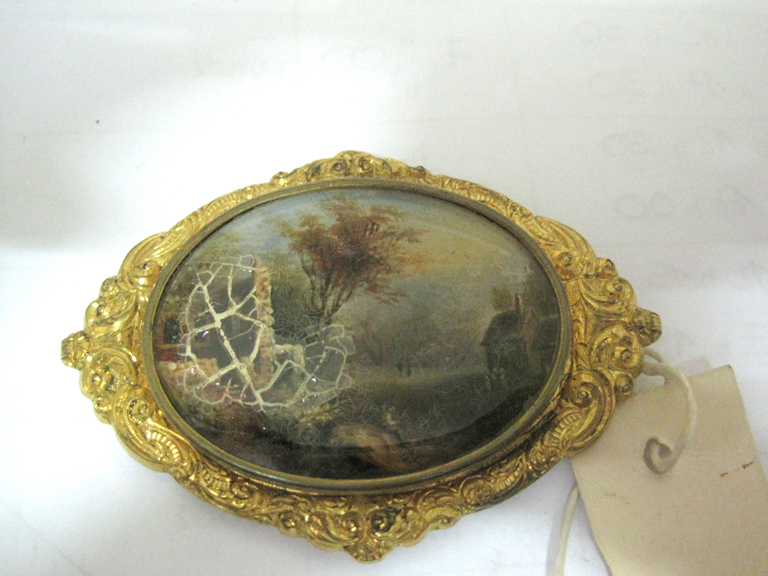 Broche sans épingle avec paysage sur nacre