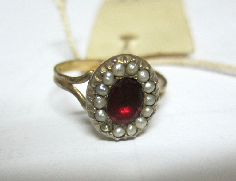 Bague avec perles et rubis