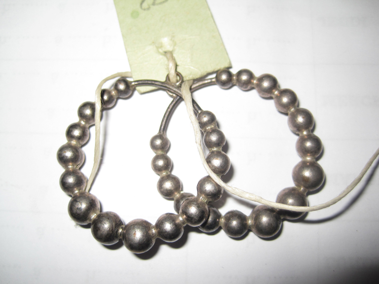 Deux pendeloques petites sphères