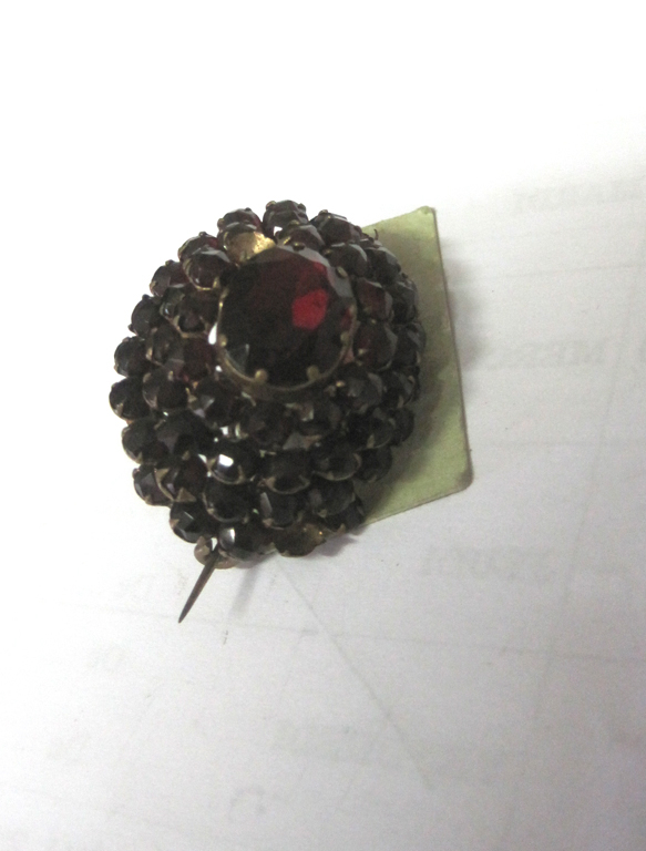 Cabochon grenats (broche)