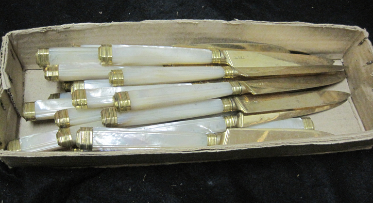 24 couteaux vermeil manche en nacre