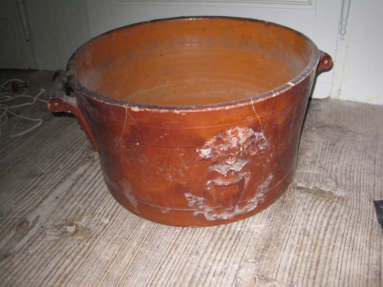 Grande bassine en terre vernissée