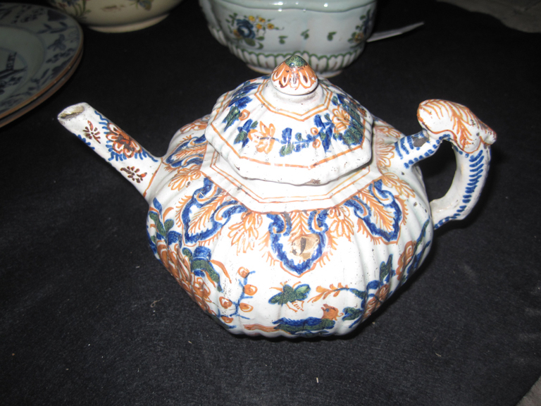 Théière polychrome d'origine inconnue