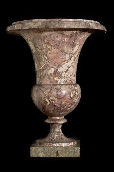 Vase en marbre du Jura