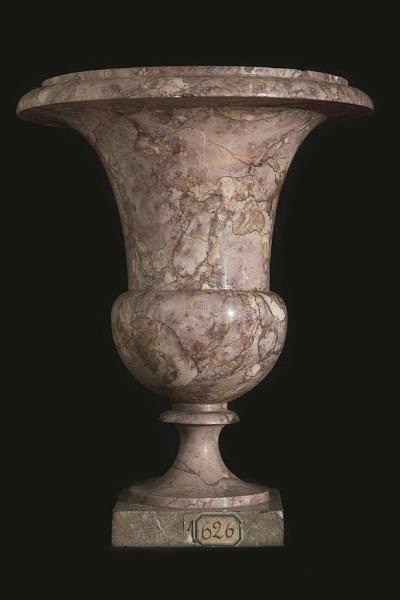 Vase en marbre du Jura