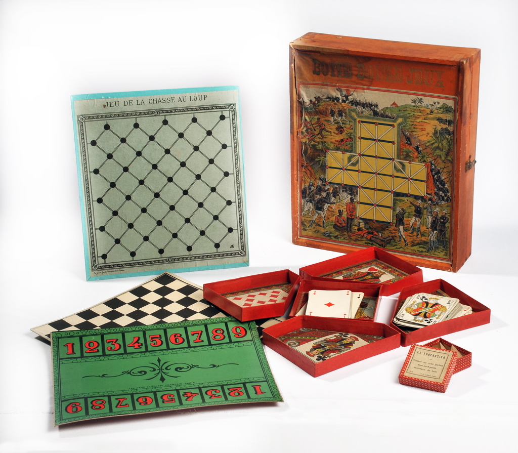 BOITE DOUZE JEUX (titre inscrit)