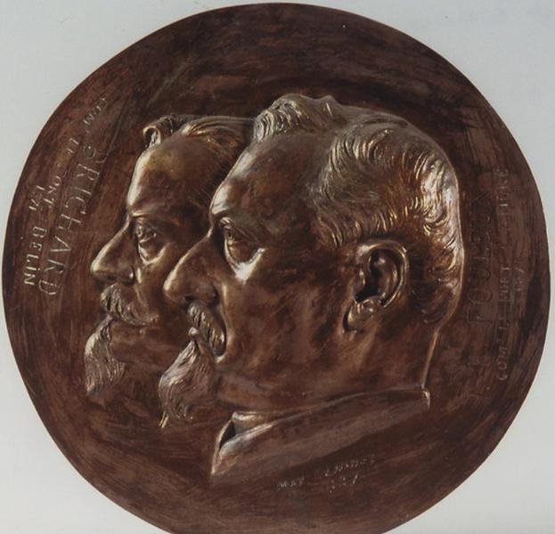 Médaillon : portraits de Brichard et Fouleux