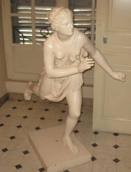 Statue de femme